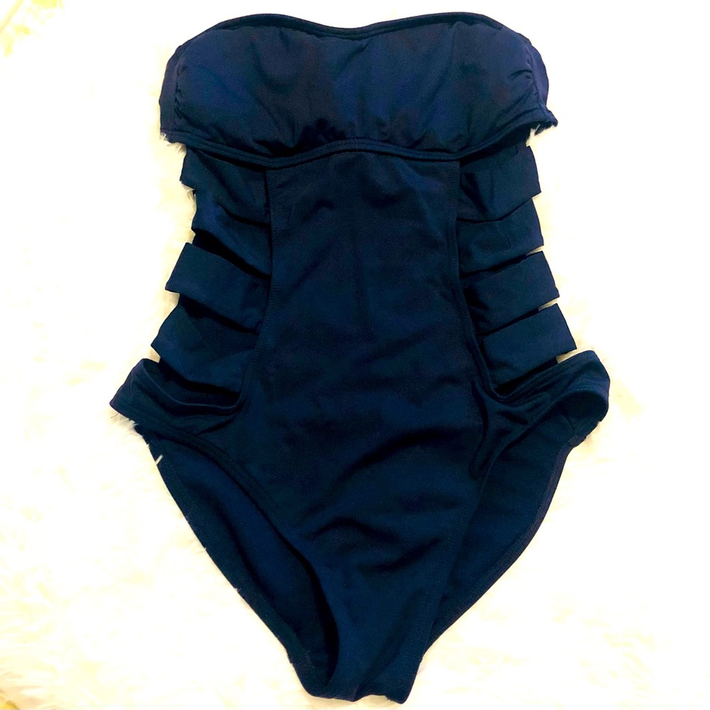 Kenneth Cole Reaction one piece bathing suit
